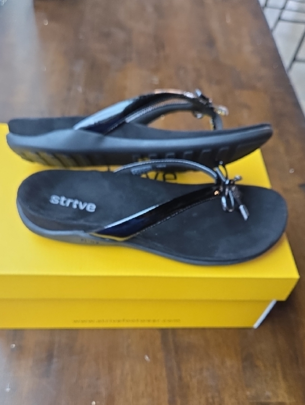 Strive Size 8 Women's Leather Black Patent Thong Orthopedic Sandals